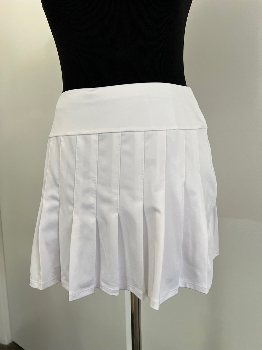 Tail White Pleated Tennis Skirt